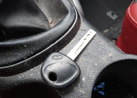 2016 Hyundai Veloster Turbo R-Spec z USA, uszkodzony, nr VIN KMHTC6AE4GU266699